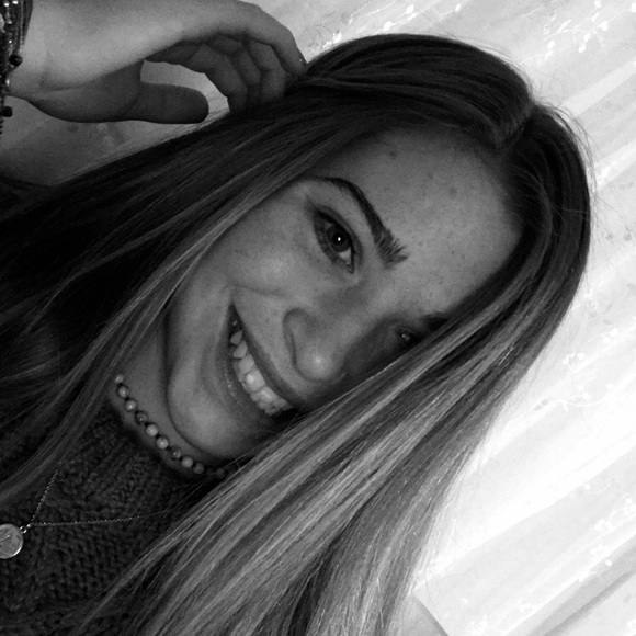 Profile Picture of Julia Piatt (@juliapiatt) on Poshmark