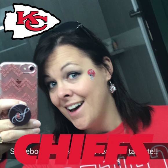 Profile Picture of Carrie Campbell (@carriecam13) on Poshmark