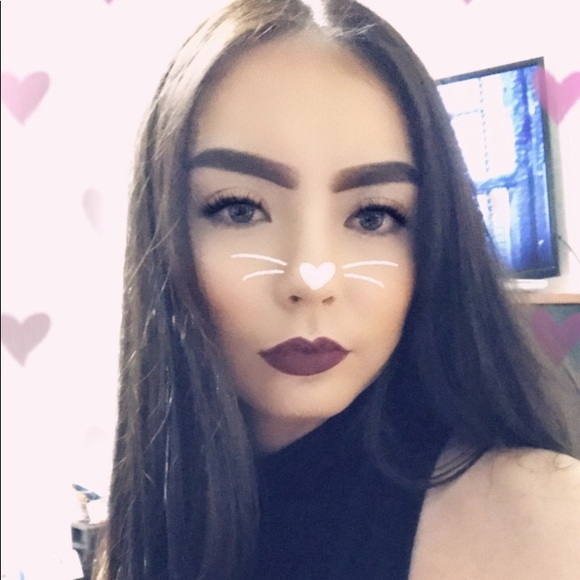 Profile Picture of Cyleyss Stumblingbear (@cyleyss) on Poshmark