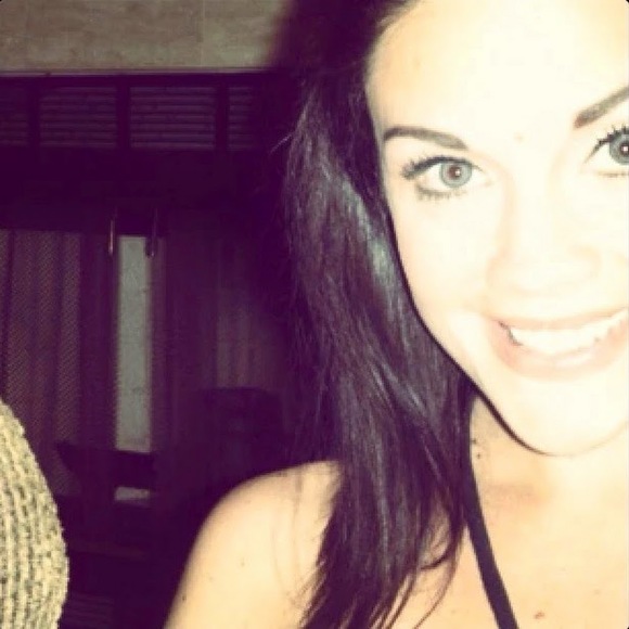 Profile Picture of Shawna Emery (@semery111) on Poshmark