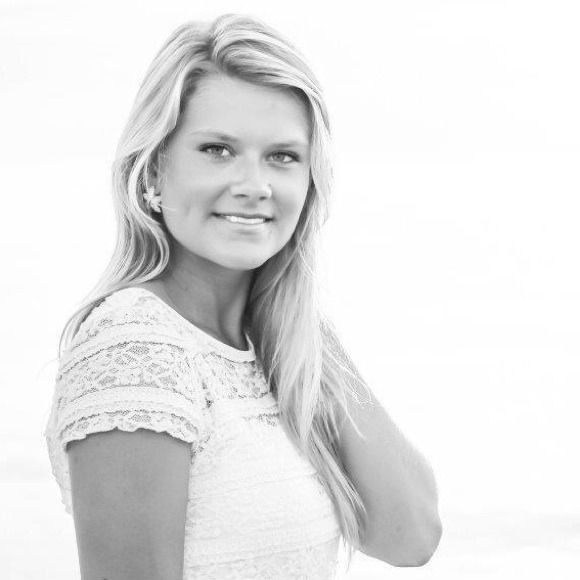 Profile Picture of Courtney Newell (@courtneynewell) on Poshmark