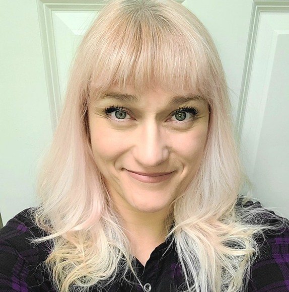Profile Picture of Joanne Gemmer (@100happyrats) on Poshmark