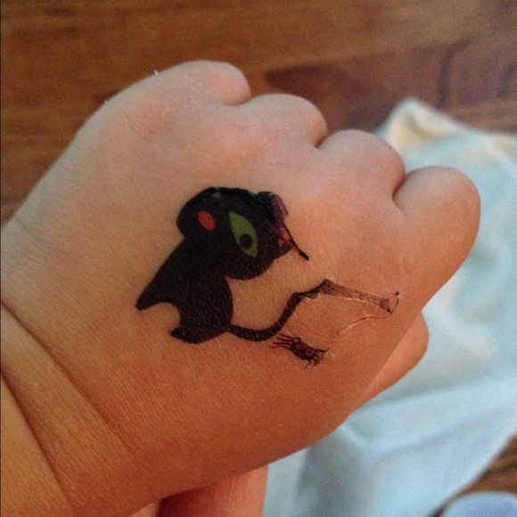 Profile Picture of Aimee Ishikawa (@aimeeep) on Poshmark