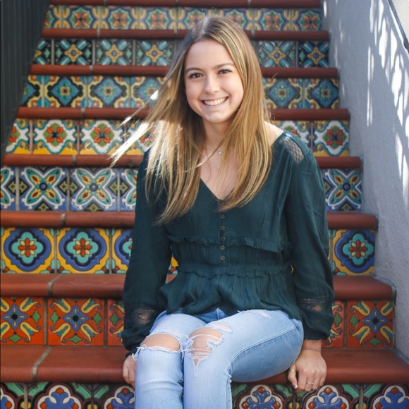 Profile Picture of Sydney Caffarella (@sydneycaffy) on Poshmark