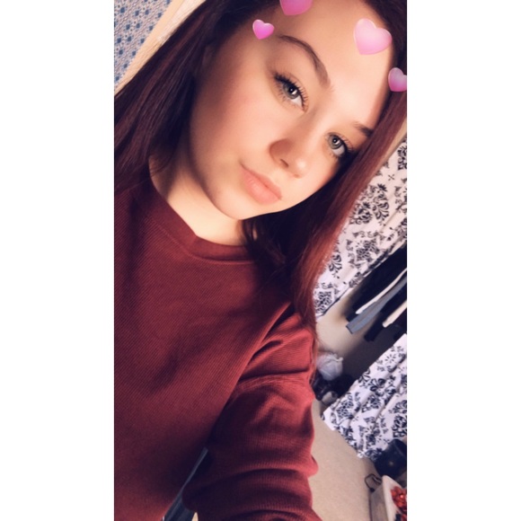 Profile Picture of Melanie Gianquinto (@melaniexoxo) on Poshmark