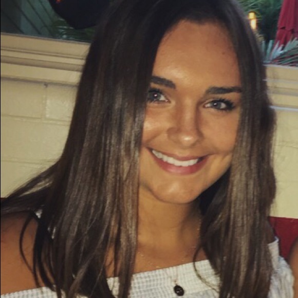 Profile Picture of Grace Gulyas (@grace_gulyas) on Poshmark
