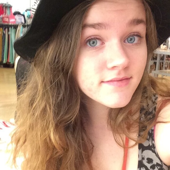 Profile Picture of Chase Losey (@lovelyloserr) on Poshmark