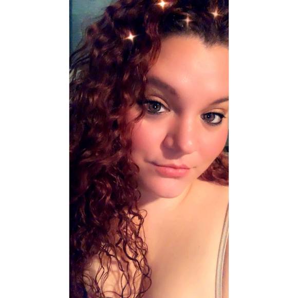 Profile Picture of Alexa Cisario (@lexibabi428) on Poshmark