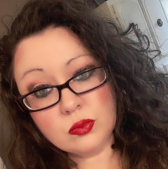 Profile Picture of Angela Tipton (@atipton78) on Poshmark
