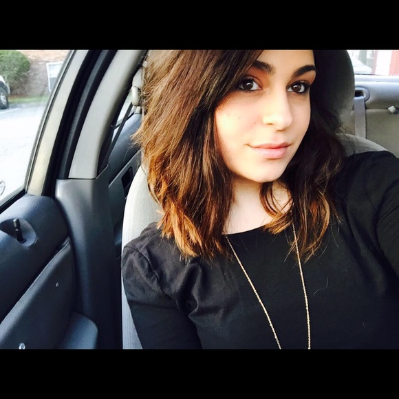 Profile Picture of Ally Romanski (@allyromanski) on Poshmark