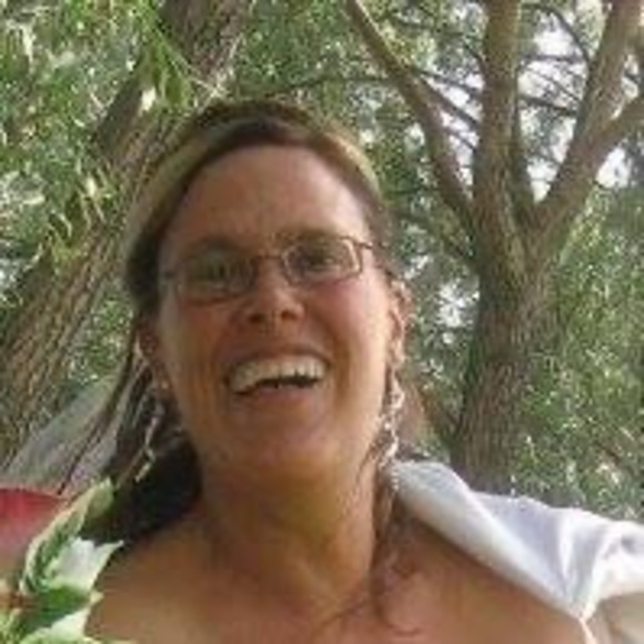 Profile Picture of Shari Herlick (@sl_busch) on Poshmark