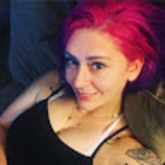 Profile Picture of Adrienne Halstead (@76ta4ever) on Poshmark