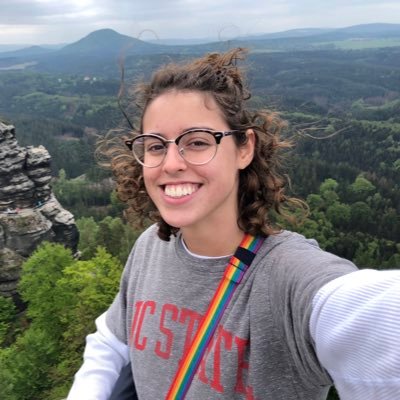 Profile Picture of Sarah (@NickLaughs) on Twitter