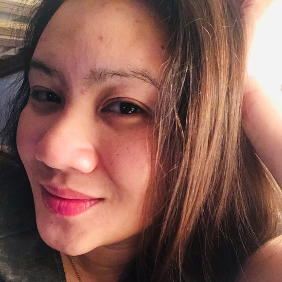 Profile Picture of Sunshine Calamayan (@shinecalamayan) on Poshmark