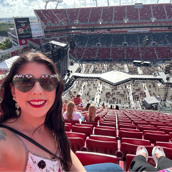 Profile Picture of Kelsey Slavinsky (@kgrammer92) on Poshmark