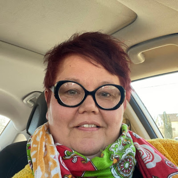 Profile Picture of Dana Pardy (@danacpardy) on Poshmark