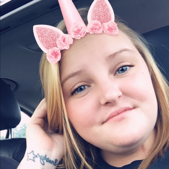 Profile Picture of Robyn Bruner (@robynbruner) on Poshmark