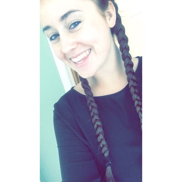 Sydney Sheilds - Poshmark Profile Picture of Sydney Sheilds (@sydsheilds) on Poshmark