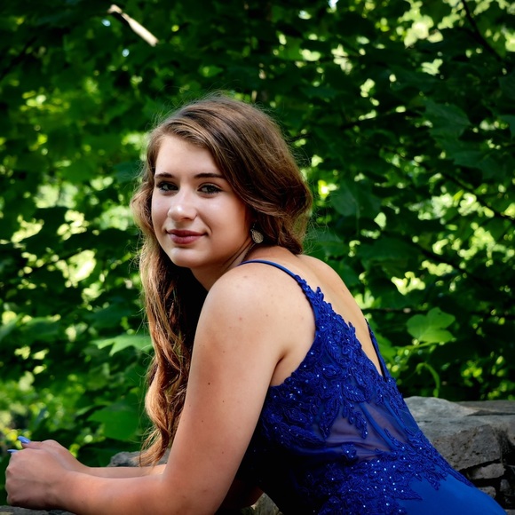 Profile Picture of Haley Sands (@haleysands830) on Poshmark