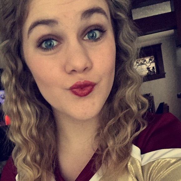 Profile Picture of Danielle Schooleyw (@dschooley) on Poshmark