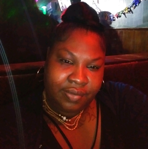 Profile Picture of Stephenie Cambridge (@scambridge) on Poshmark