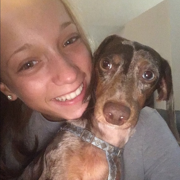 Profile Picture of Hannah Tretter (@hannahtret) on Poshmark