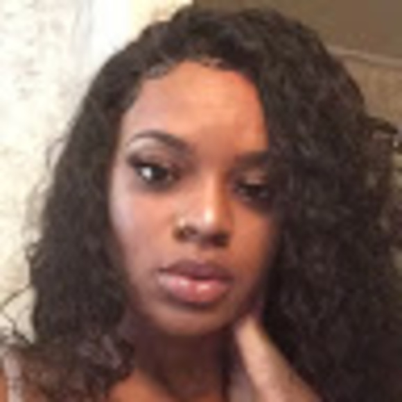 Profile Picture of Cambria Shuford (@cambriashuford) on Poshmark