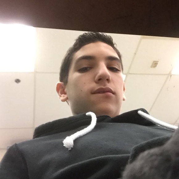 Profile Picture of Joshua Braun (@josh_braun) on Poshmark