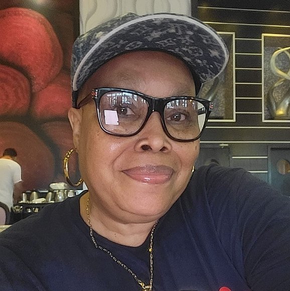 Profile Picture of Pamela Hicks (@mochalite425) on Poshmark