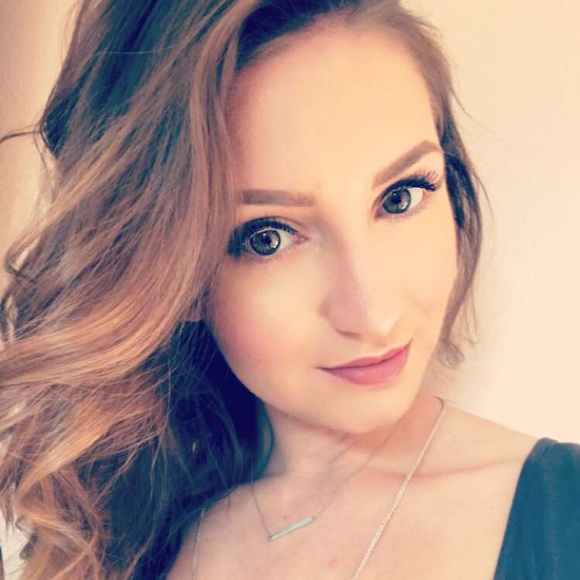 Profile Picture of Clare Waterstradt (@cnoelle2590) on Poshmark