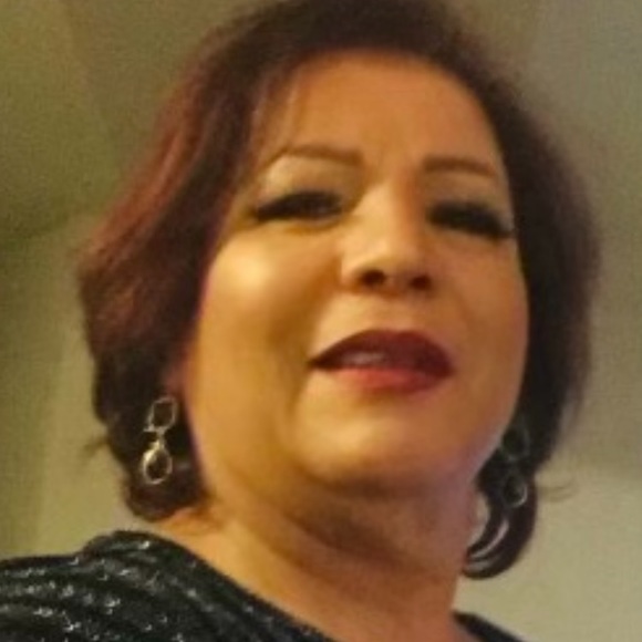 Profile Picture of Gladis Arnaez (@gladisarnaez) on Poshmark