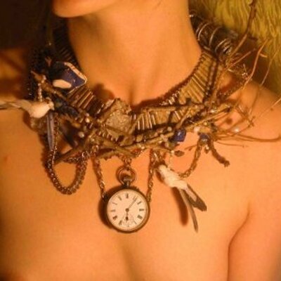 Profile Picture of Clementine (@Littleglassclem) on Twitter