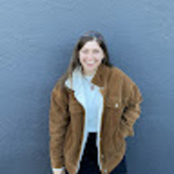 Profile Picture of Elli Inglesby (@elliinglesby) on Poshmark