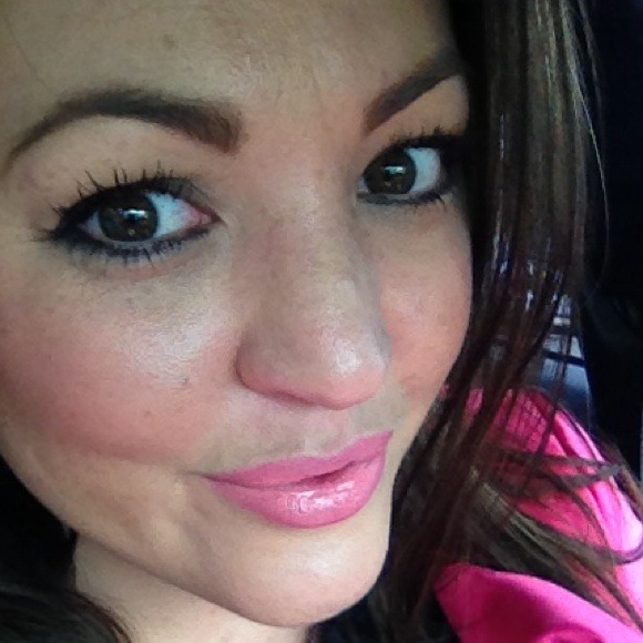 Profile Picture of Selena Ardaiz (@mrsardaiz) on Poshmark