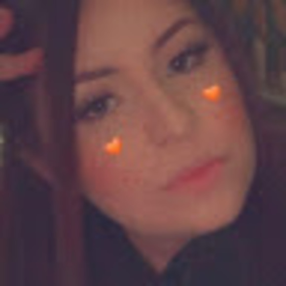 Profile Picture of Monica Benevides (@monicabenevides) on Poshmark
