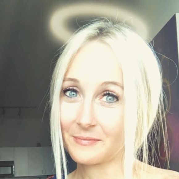 Profile Picture of Sara Rector (@prnces982) on Poshmark