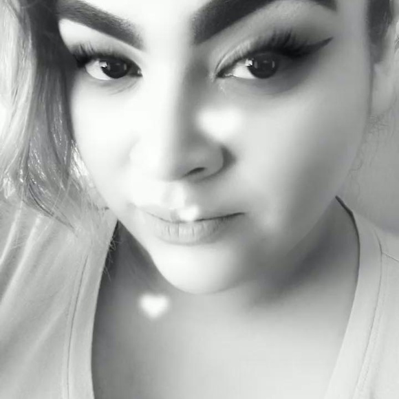 Profile Picture of Lizette Alvarez (@pinkdust19) on Poshmark