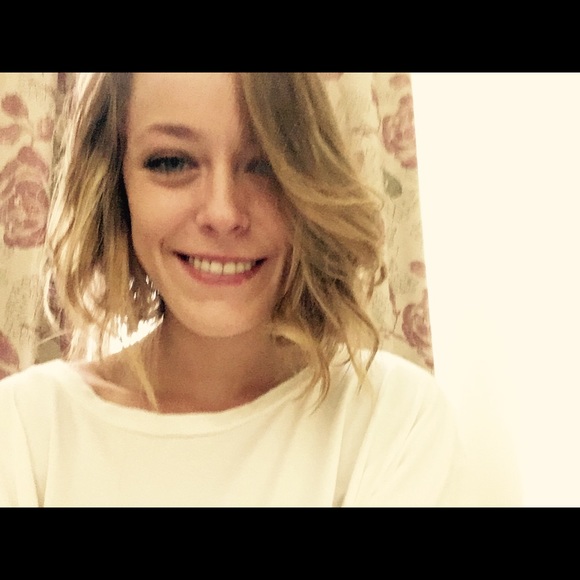 Profile Picture of Jamie Czikowsky (@jamie_czikowsky) on Poshmark