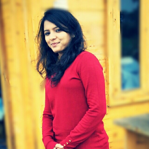 Profile Picture of Ayesha Anwar (@ayetalat) on Poshmark