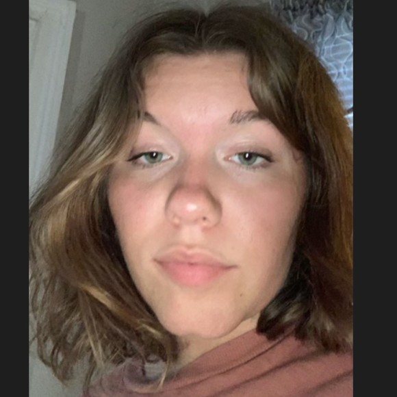 Profile Picture of Julia Pohl (@juliampohl) on Poshmark