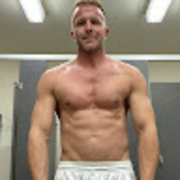 Profile Picture of Tavis Crayk (@tavis_crayk) on Poshmark