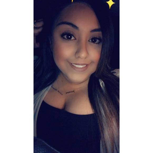 Profile Picture of Karelly Rascon (@karellyrascon) on Poshmark