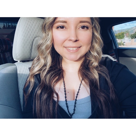 Profile Picture of Katelyn Alverdi (@katenicole098) on Poshmark