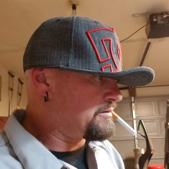 Profile Picture of Josh Larsen (@joshlarsen1976) on Poshmark