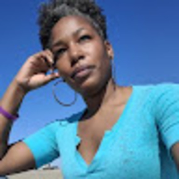 Profile Picture of Alphia Hightower (@phiahightower) on Poshmark