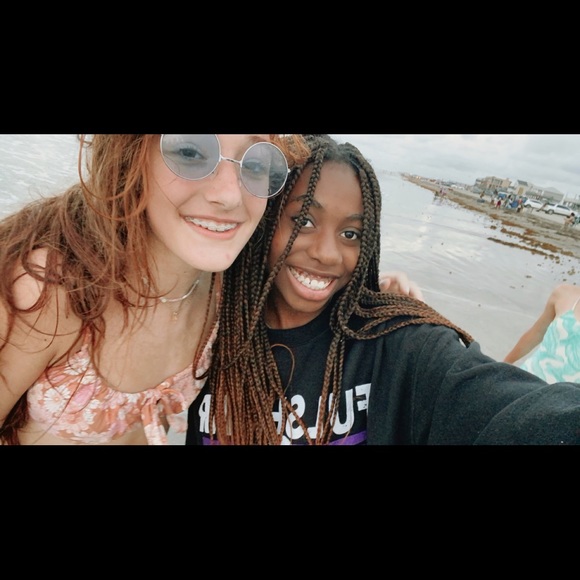 Profile Picture of Toni Oyenuga (@tonioyenuga) on Poshmark