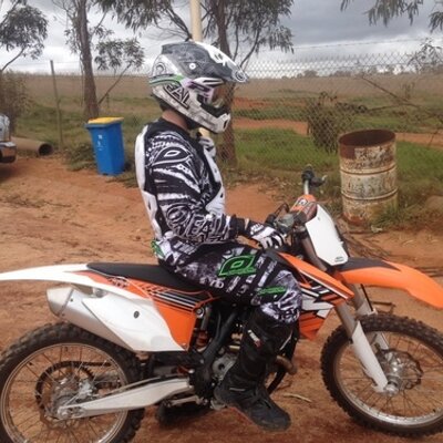 Profile Picture of Paul Carbone (@SkittlesM8) on Twitter
