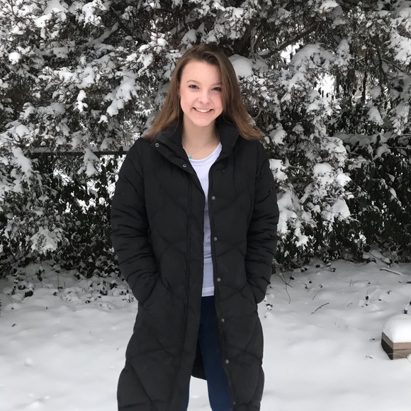 Profile Picture of Lizzy Stapleton (@e_stapleton) on Poshmark