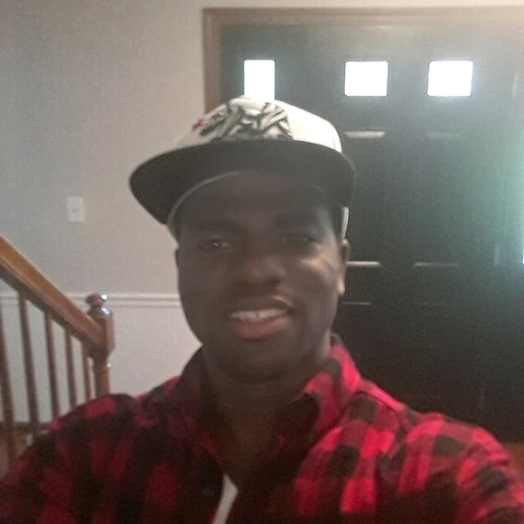 Profile Picture of Chaz Williams (@cwilliams1633) on Poshmark