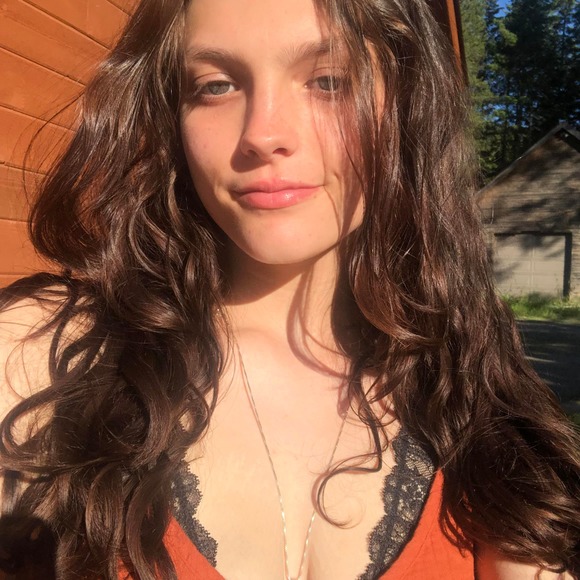 Profile Picture of Lacey Stephens (@laceystephen879) on Poshmark